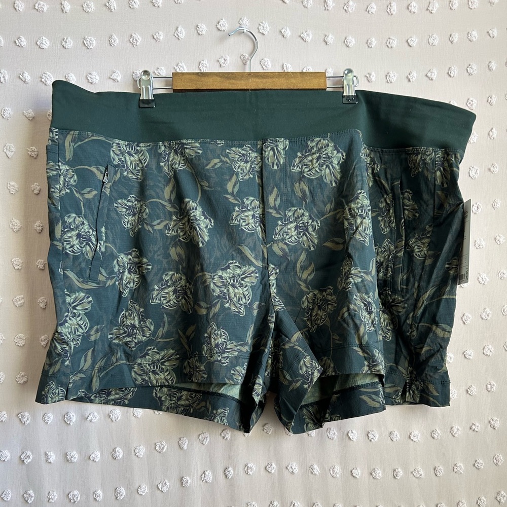 NWT Athleta Trekkie North Printed‎ Short Sz 26